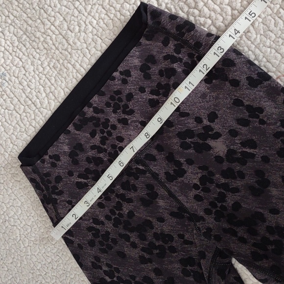 Splits59 Size Medium Dual Waistband Airweight 7/8 Animal Print Leggings - Picture 9 of 15